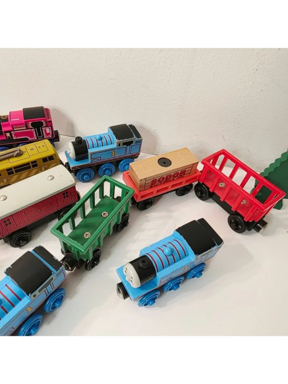 18 pc Mix Thomas & Friends Magnetic Wooden Train Engines Cars Toby Diesel Lady